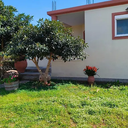 Pazinos/neveli Holiday home